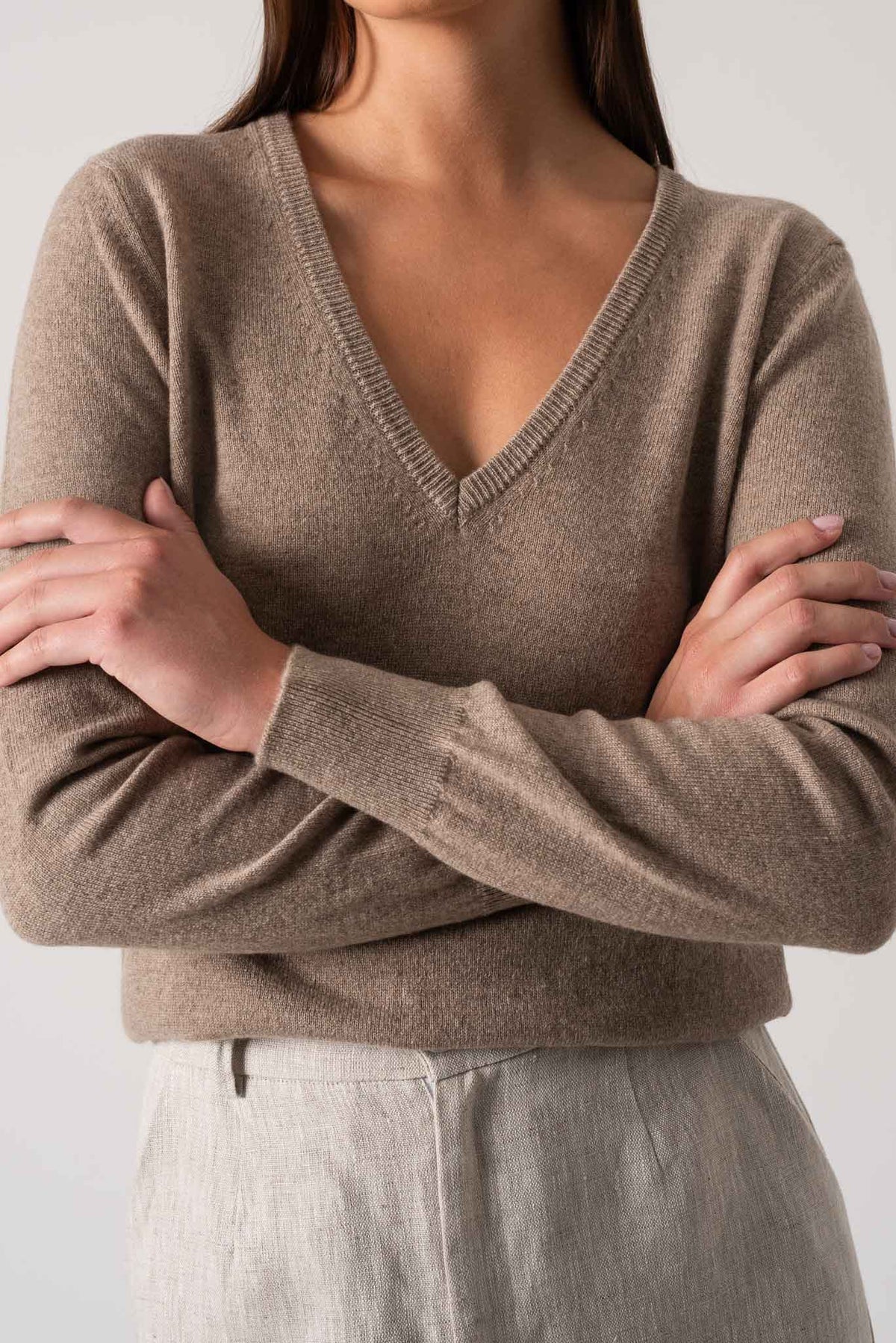 V-Neck 100% Cashmere Sweater Taupe