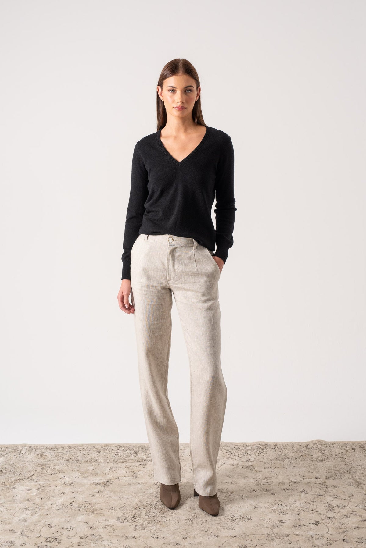 V-Neck 100% Cashmere Sweater Black