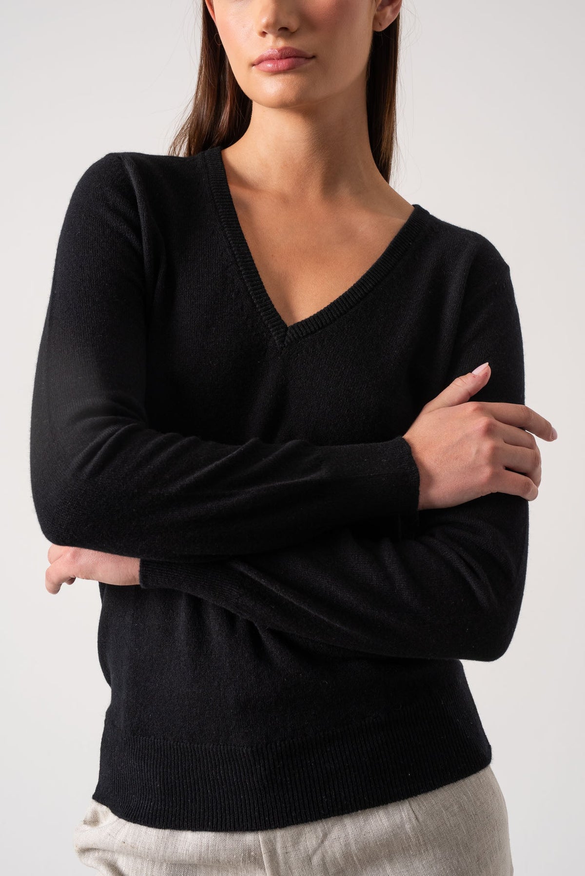 V-Neck 100% Cashmere Sweater Black