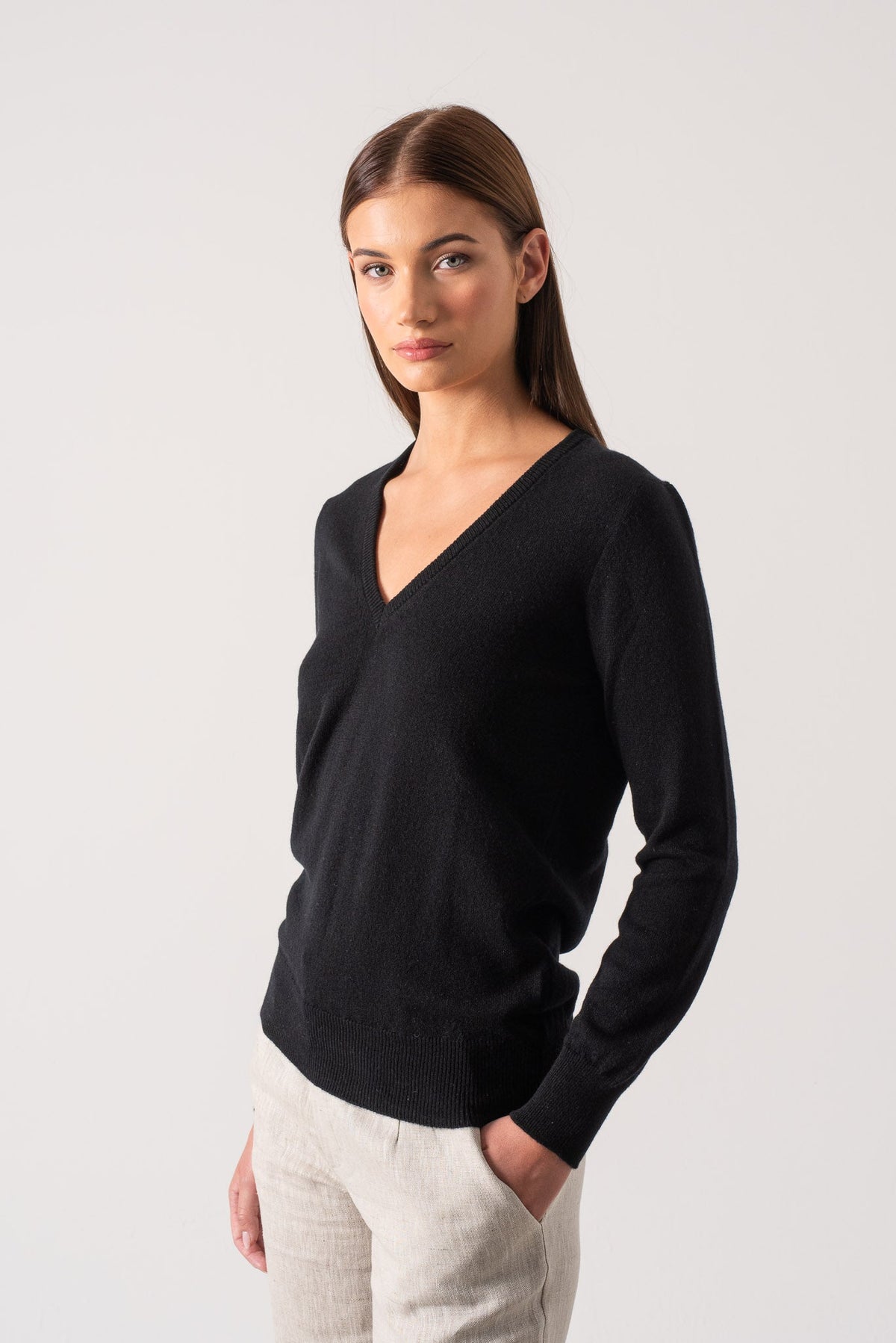 V-Neck 100% Cashmere Sweater Black
