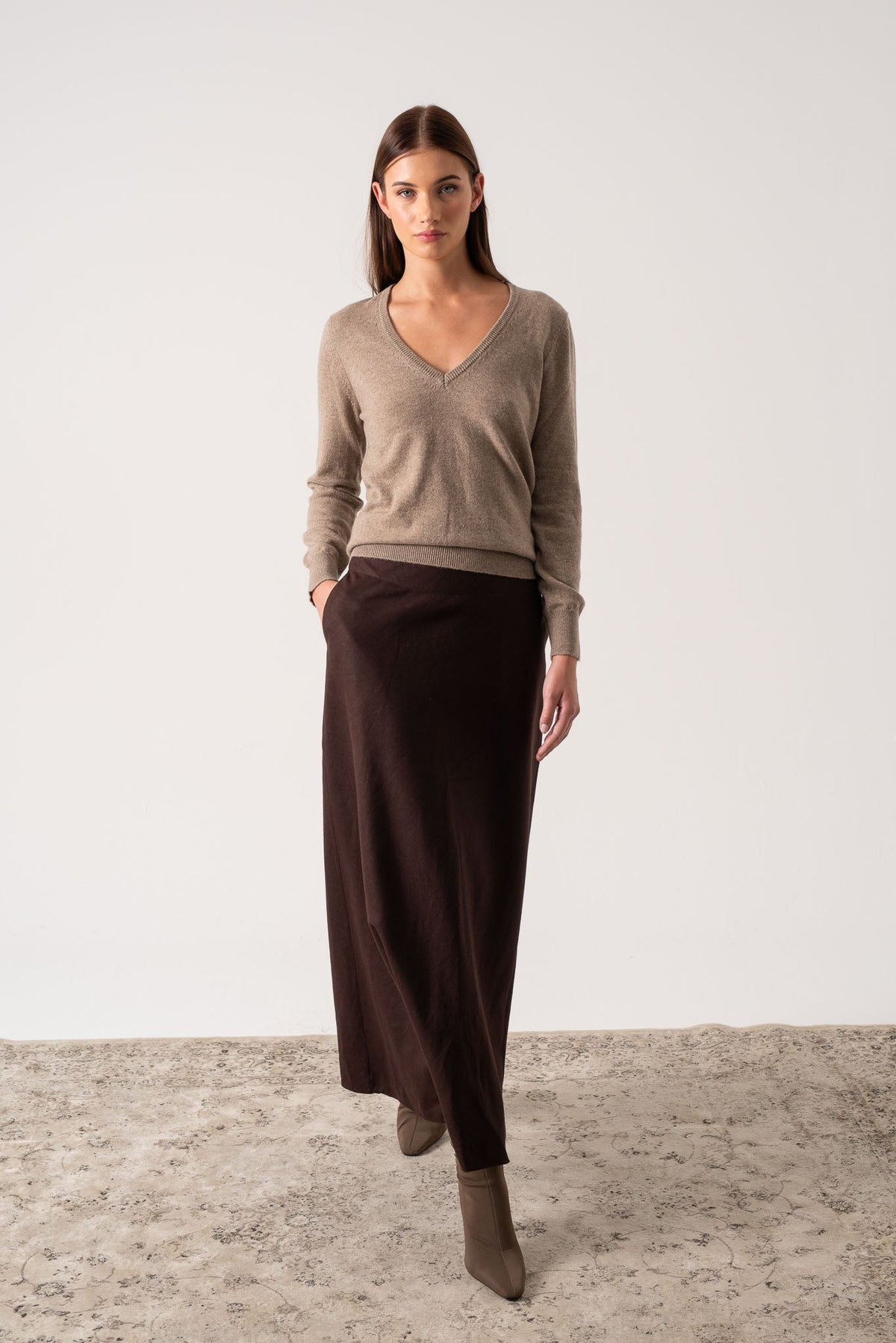 V-Neck 100% Cashmere Sweater Taupe
