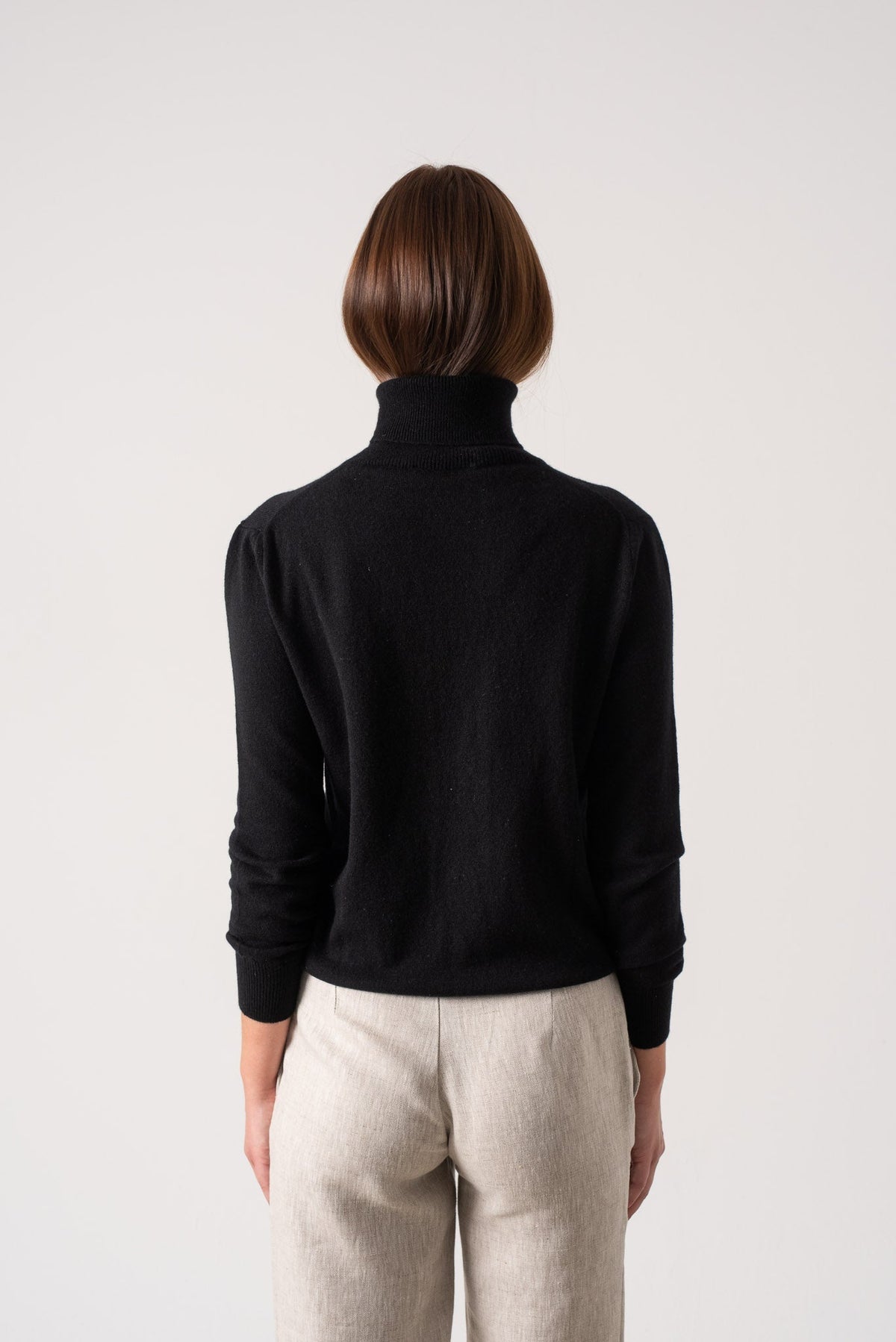 100% Cashmere Turtleneck Sweater Black