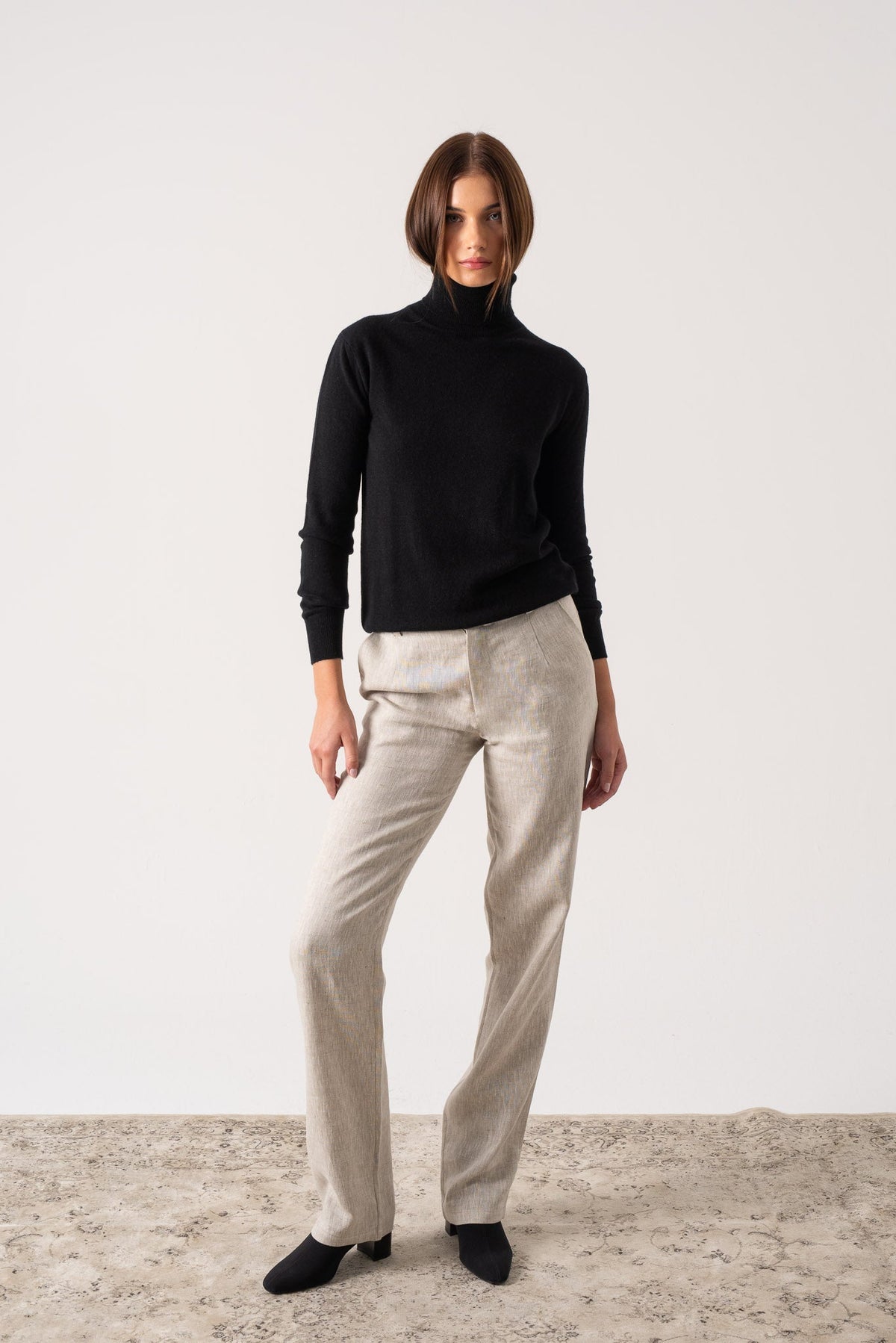 100% Cashmere Turtleneck Sweater Black