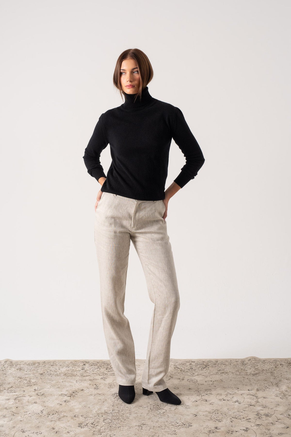 100% Cashmere Turtleneck Sweater Black