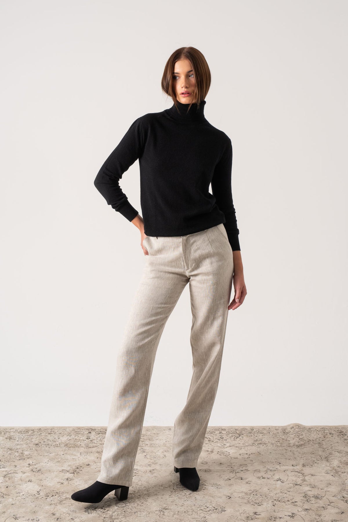 100% Cashmere Turtleneck Sweater Black