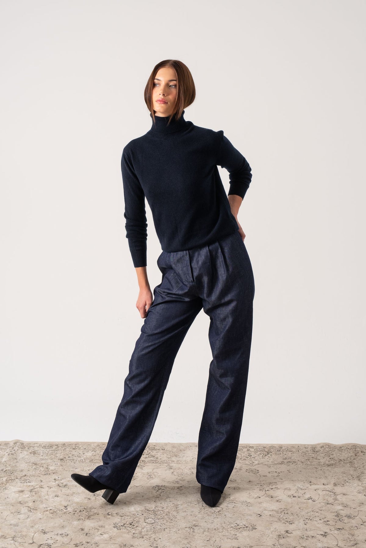 100% Cashmere Turtleneck Sweater Navy