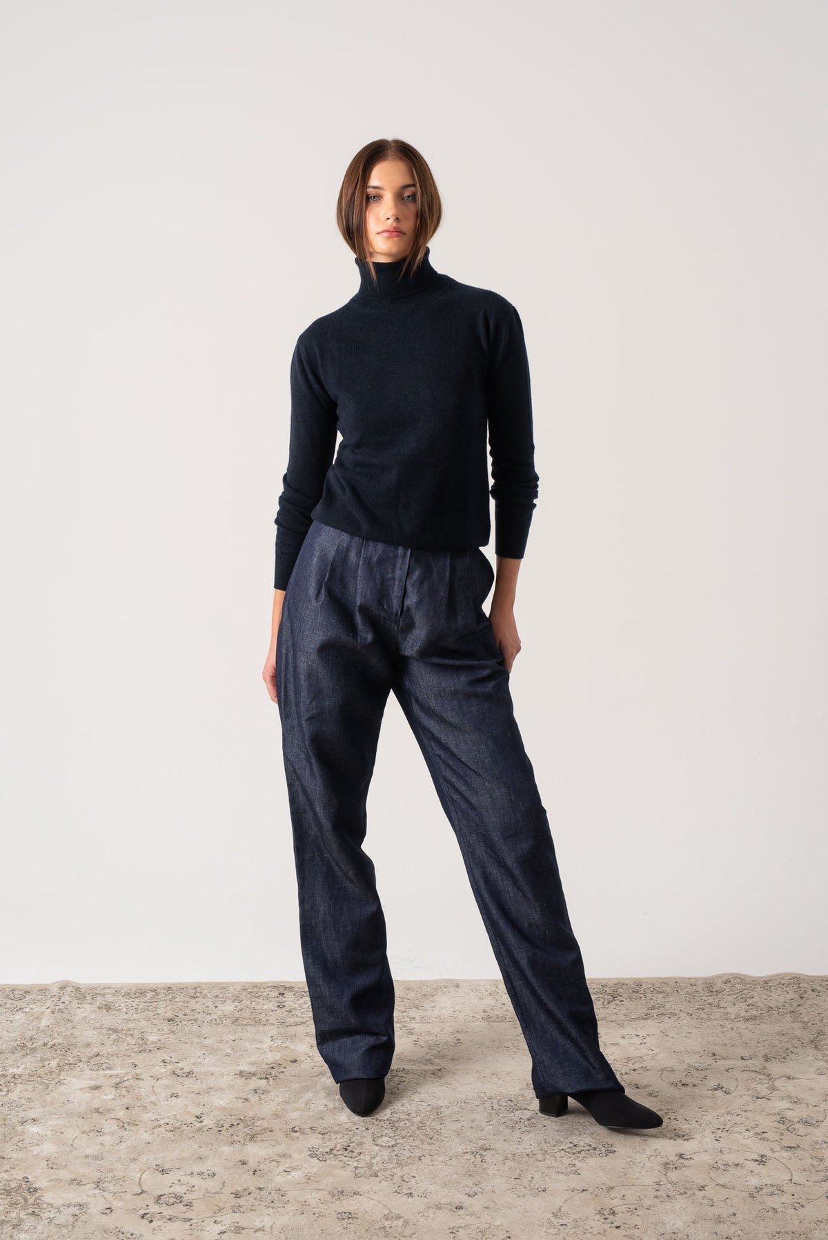 100% Cashmere Turtleneck Sweater Navy
