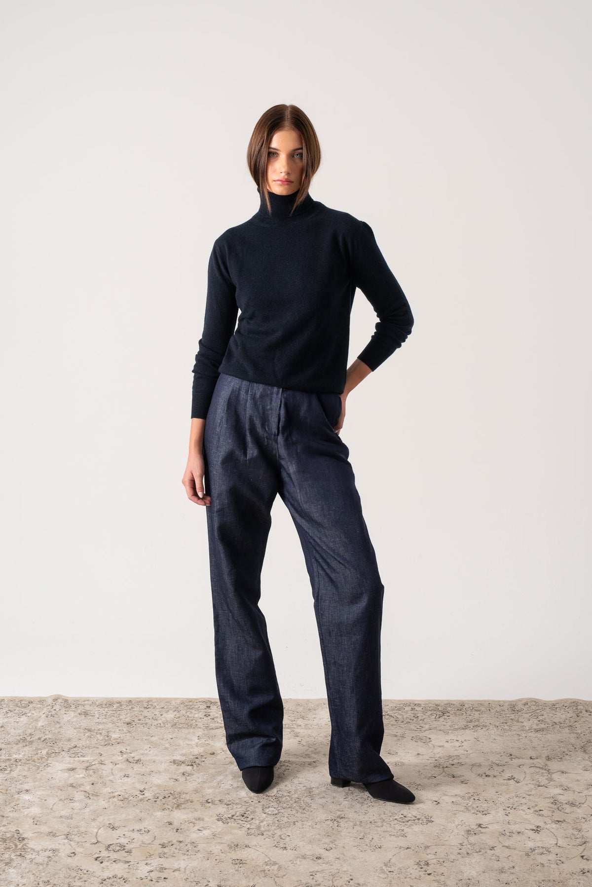 100% Cashmere Turtleneck Sweater Navy
