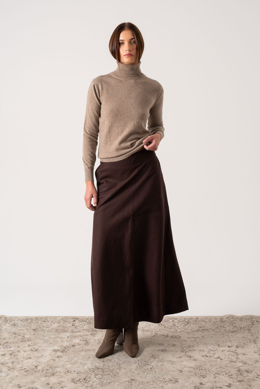 100% Cashmere Turtleneck Sweater Taupe