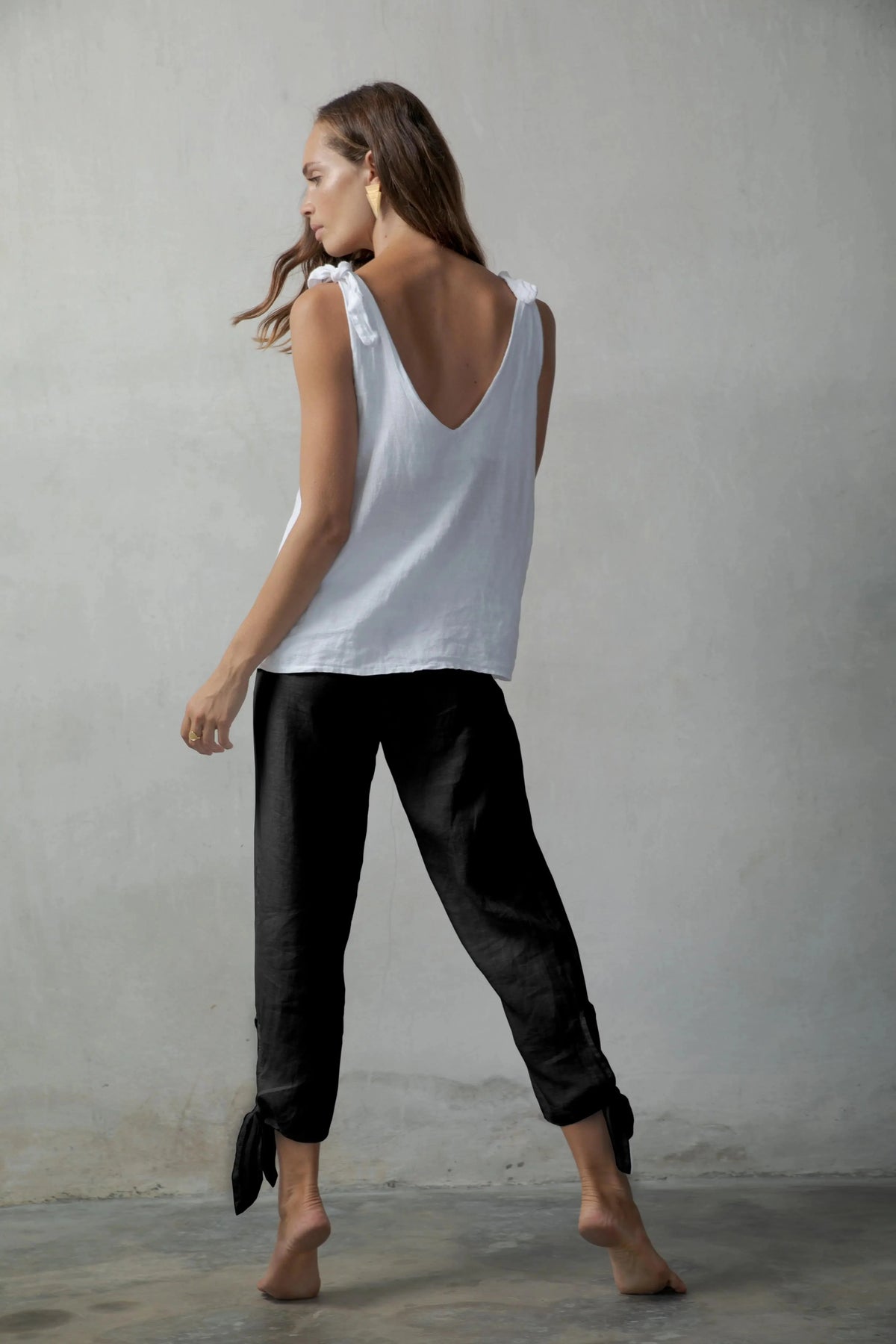 Tie Knot Cami Top White + Capri Pants Black