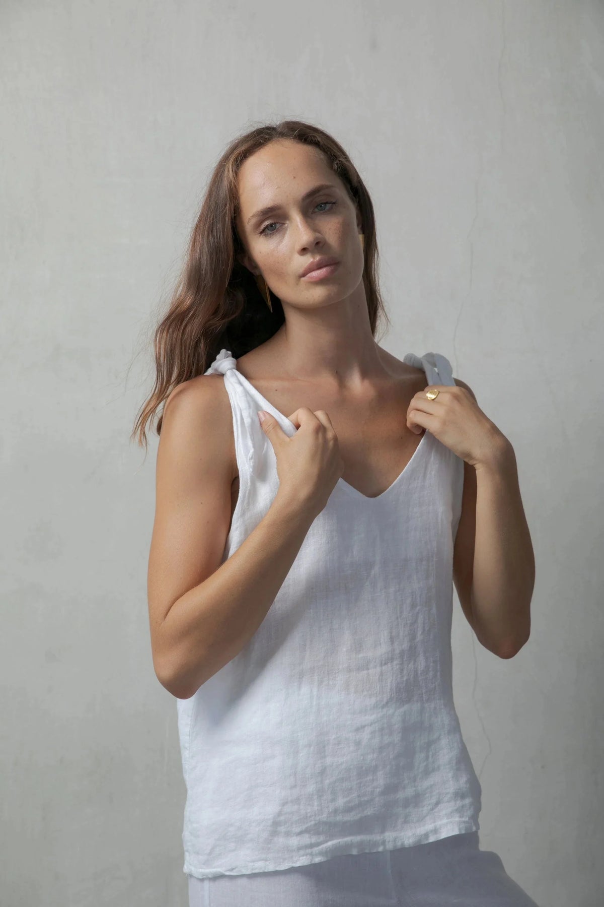 Tie Knot Cami Top White + Capri Pants Black