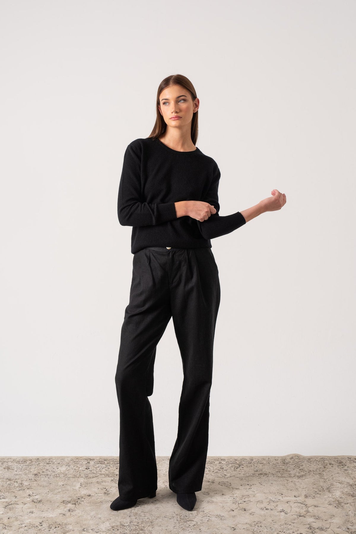 Crewneck 100% Cashmere Sweater Black