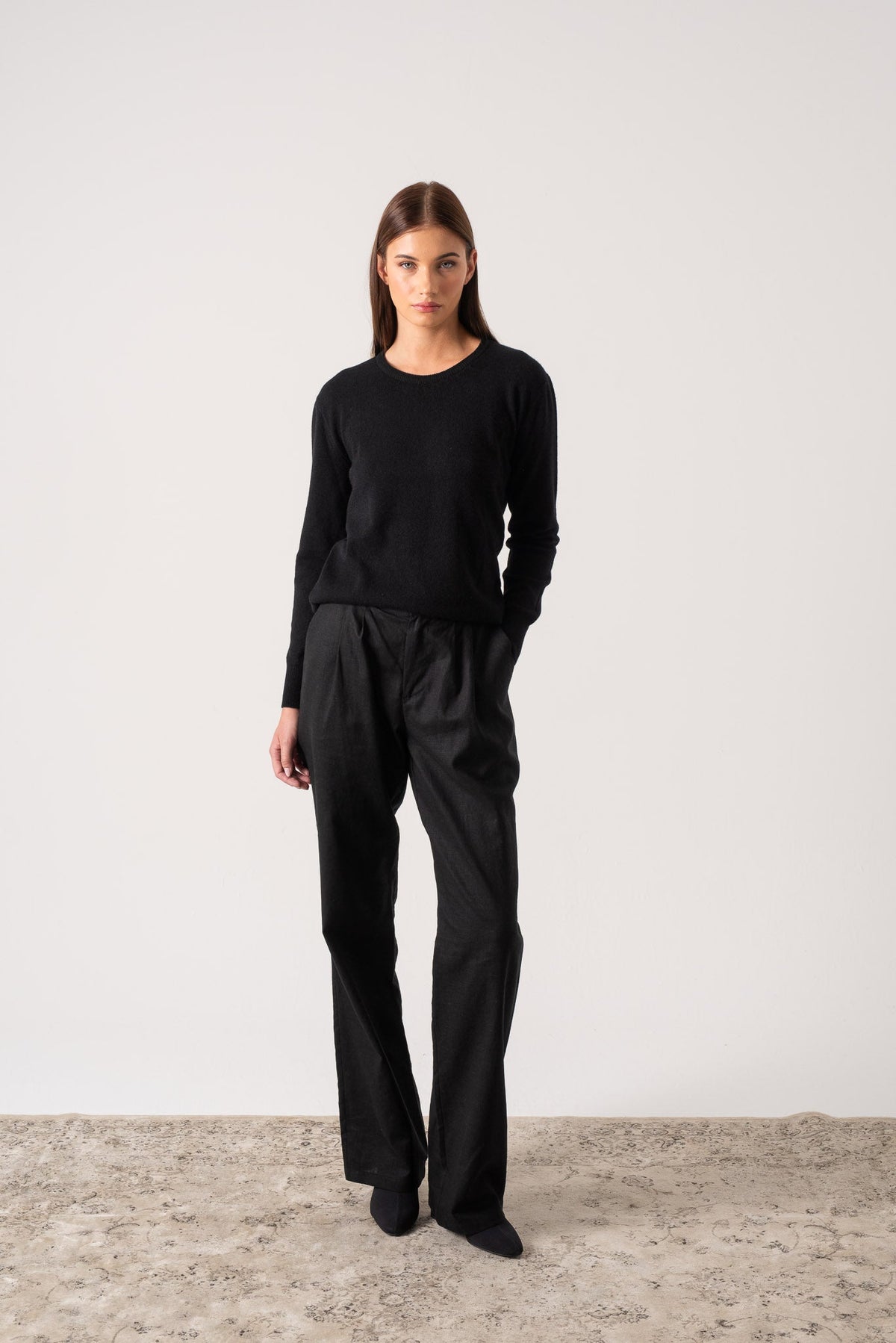 Crewneck 100% Cashmere Sweater Black