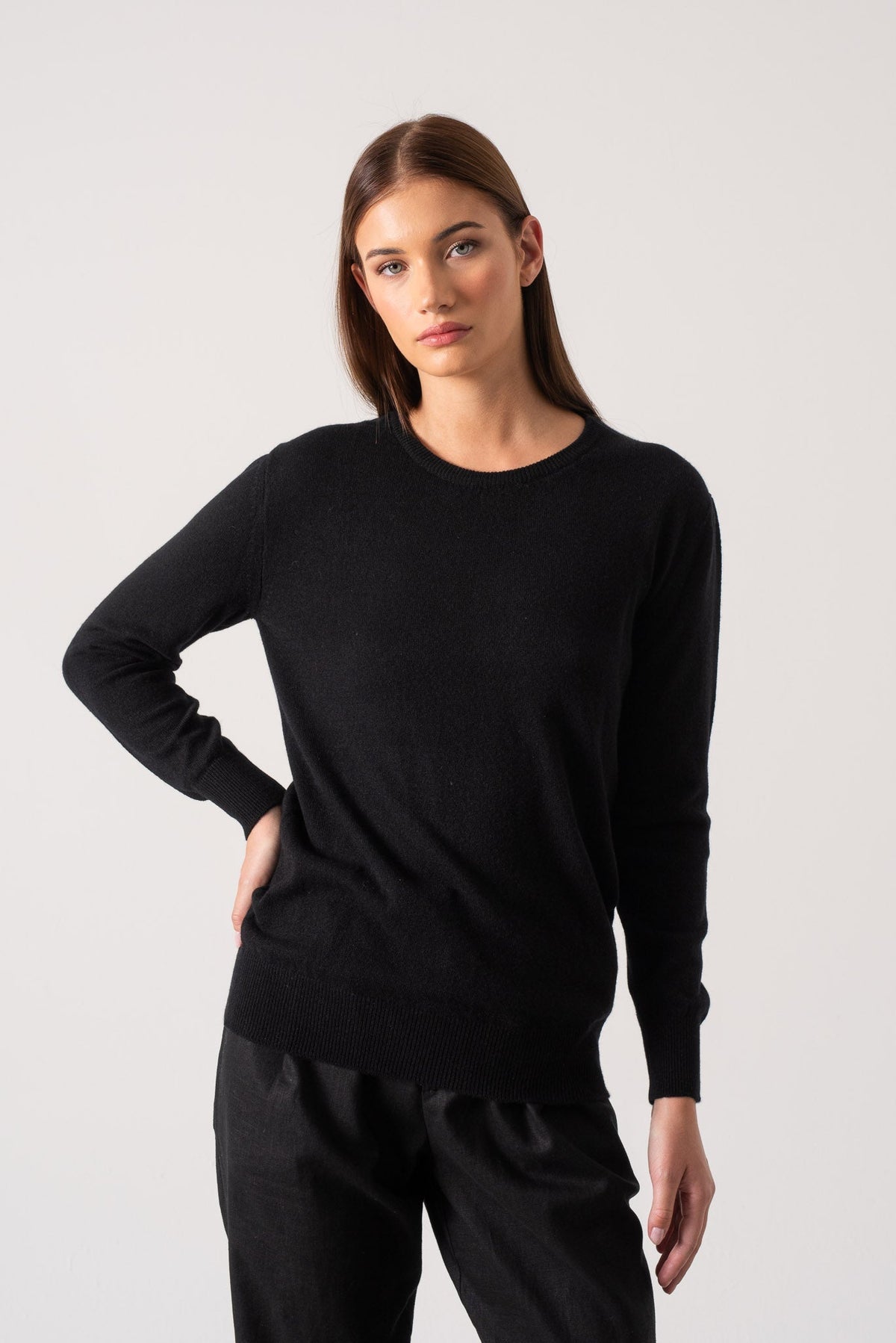 Crewneck 100% Cashmere Sweater Black
