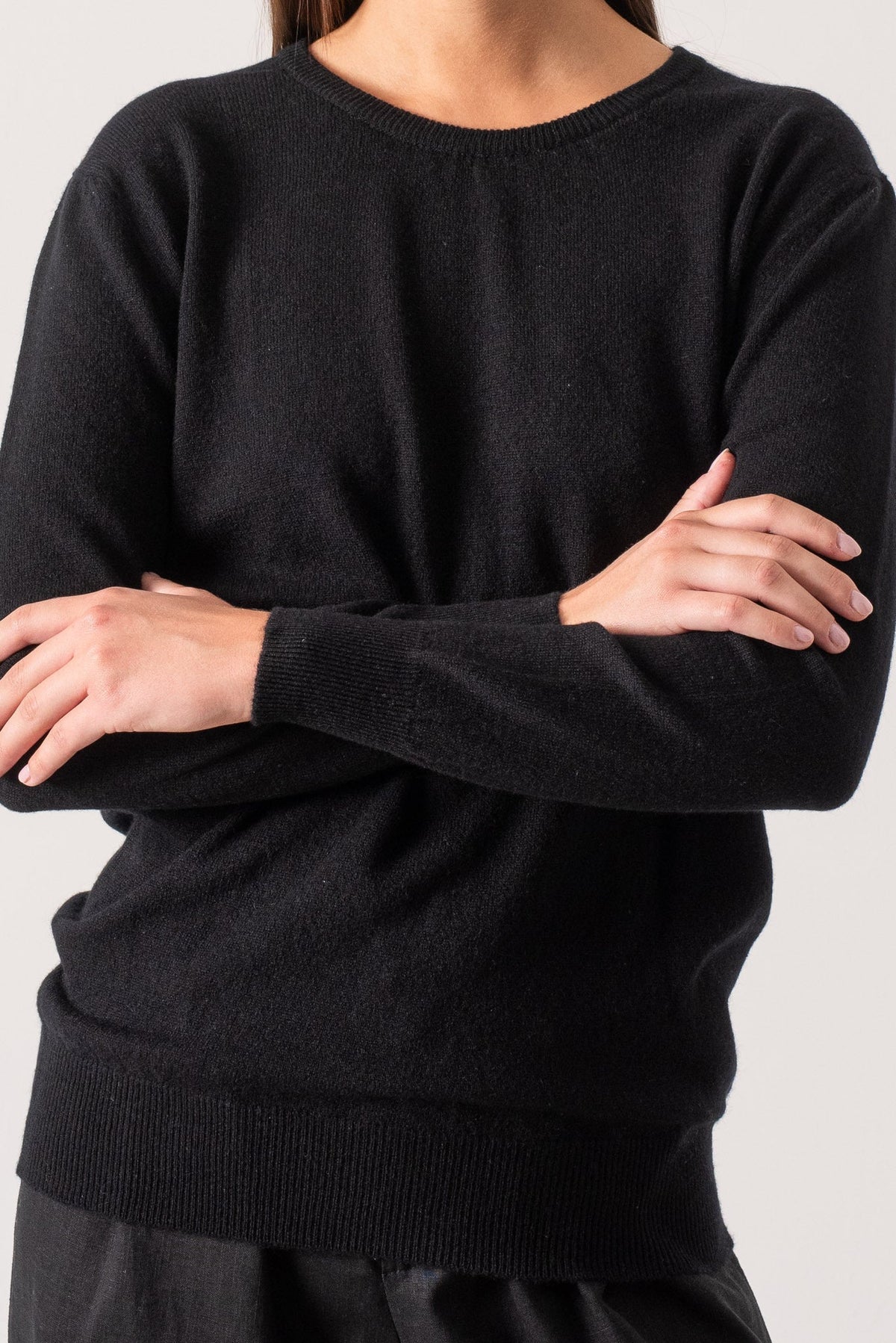 Crewneck 100% Cashmere Sweater Black
